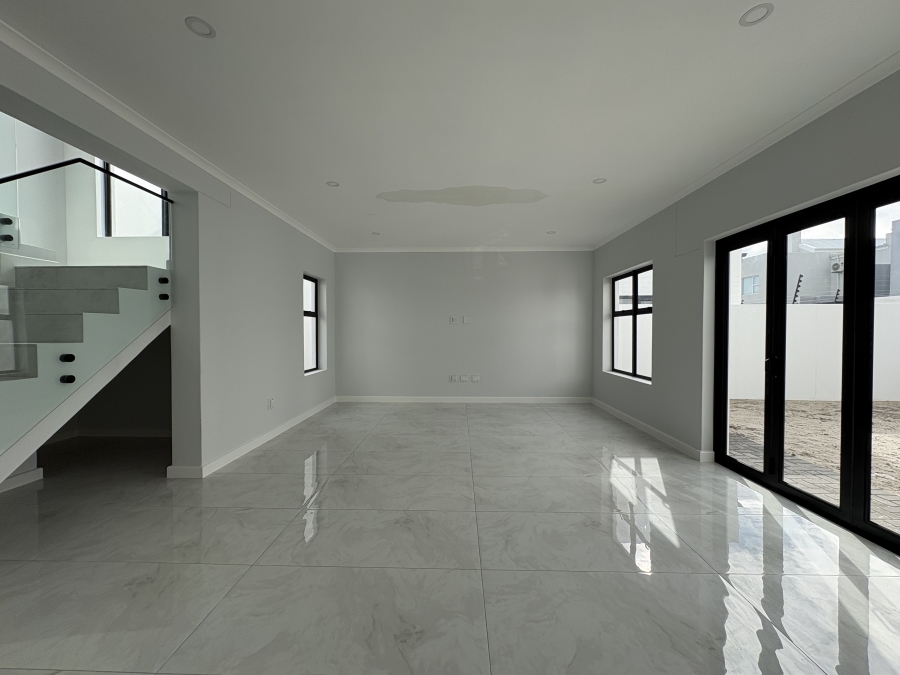 5 Bedroom Property for Sale in Sandown Western Cape